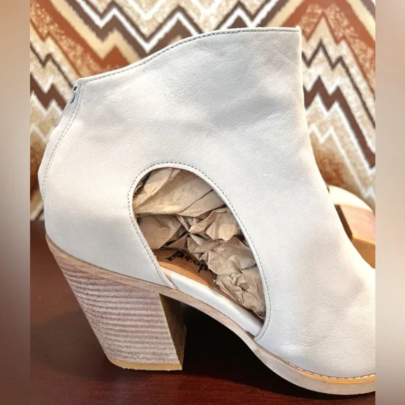 Free People Suede Leather Cutout Ankle Boots Size 9.5 Western Coastal Cowgirl - Picture 10 of 16